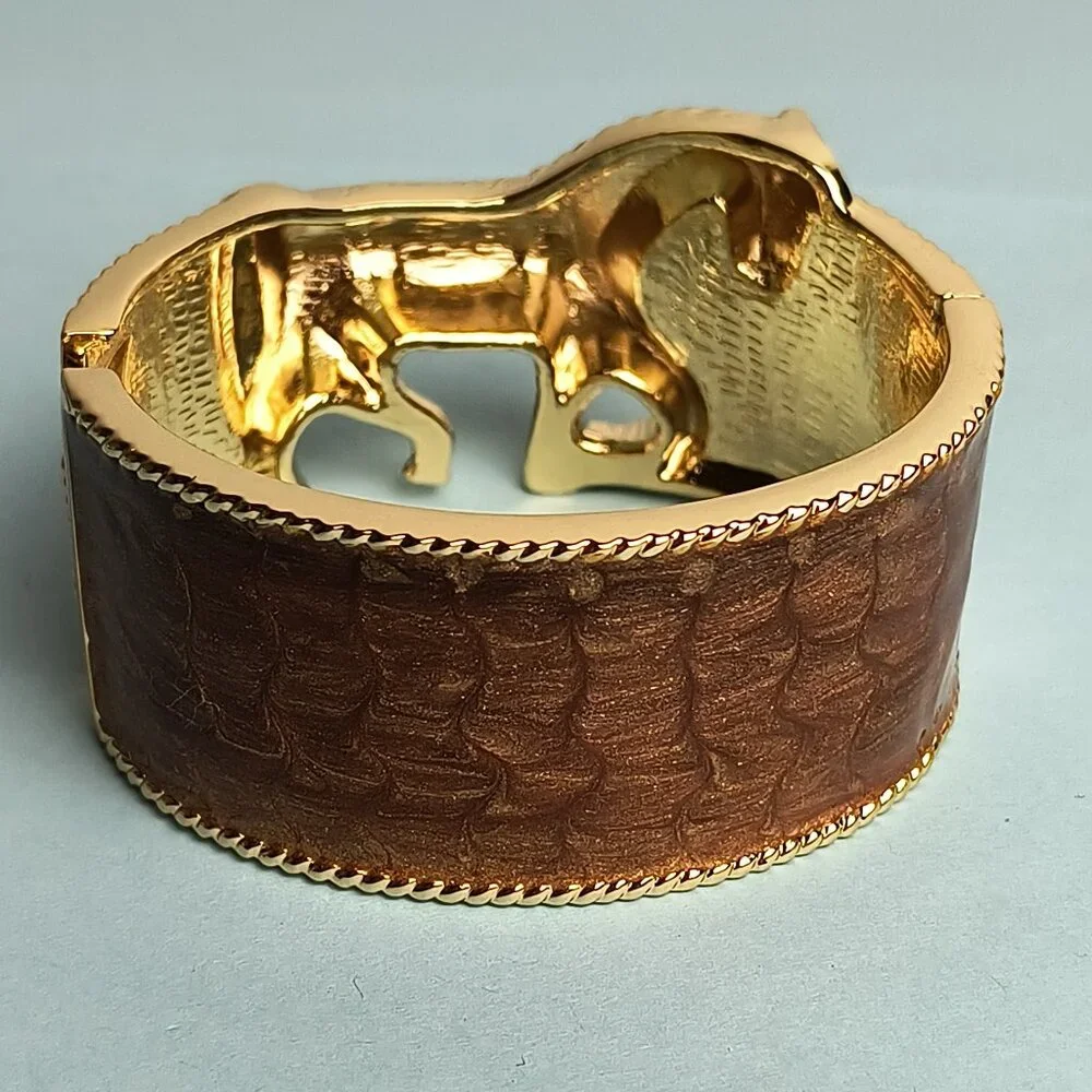 Western Glam Dripping Oil Oval Mustang horse Hinged Cuff Bangle Clamper Cuff